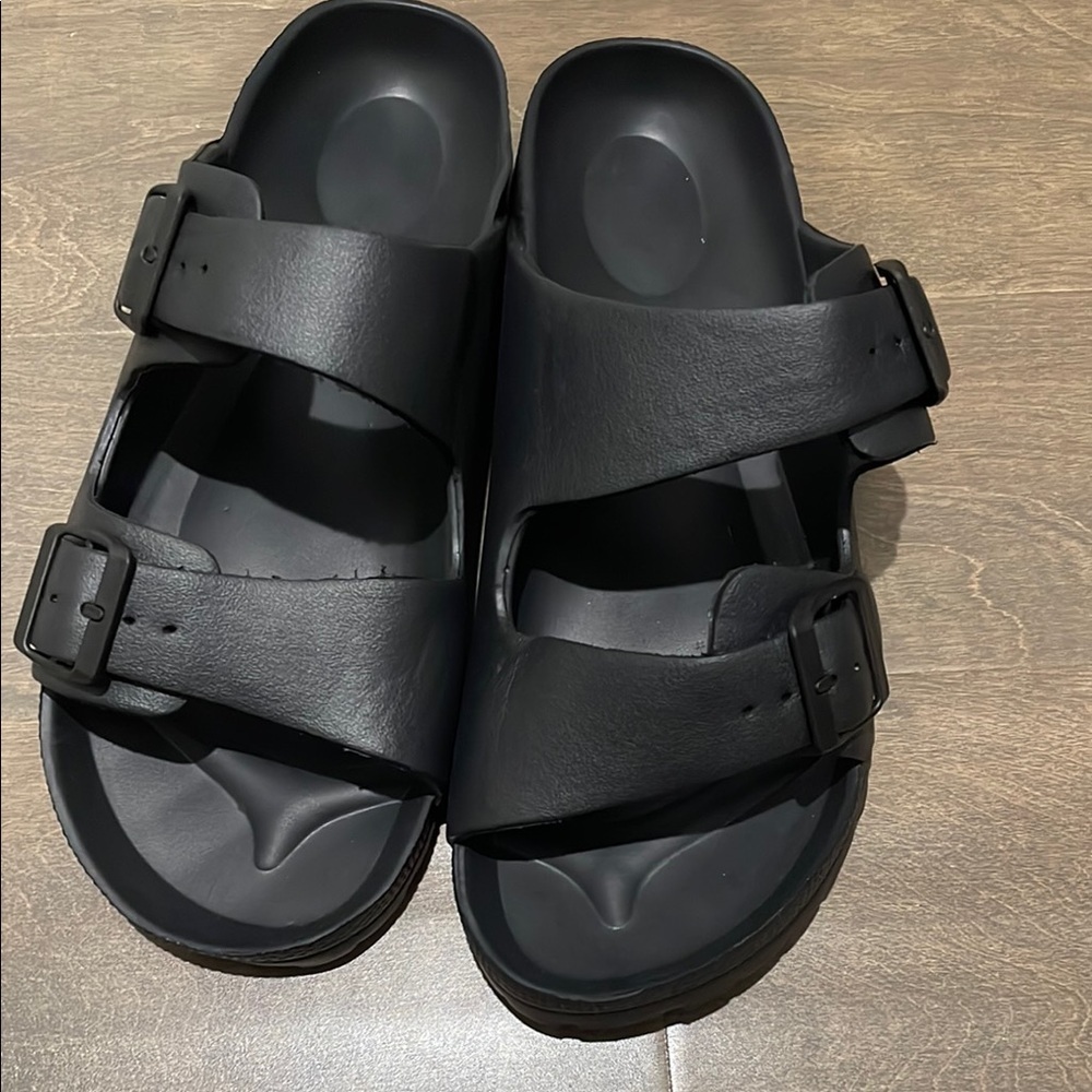 NWT (no brand)Men Sandals size 11/12 - Picture 2 of 8